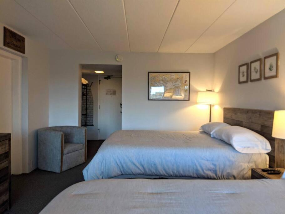 Cute Lower Level Cedar Lodge Room With Balcony & Lake Views! Laconia Exterior photo
